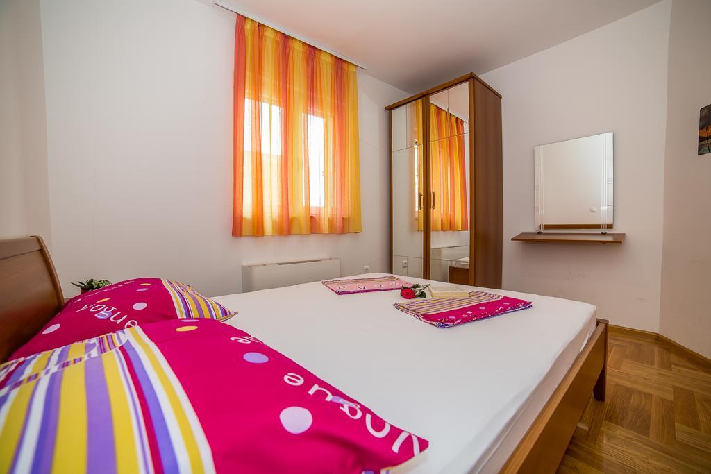 Apartments Kristina Makarska Bagian luar foto