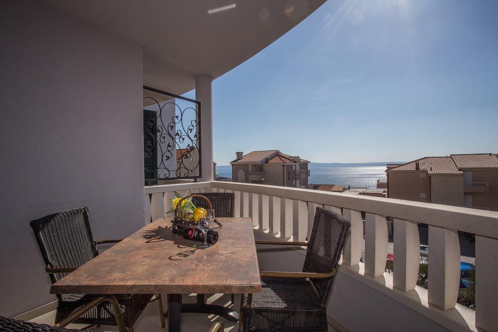 Apartments Kristina Makarska Bagian luar foto
